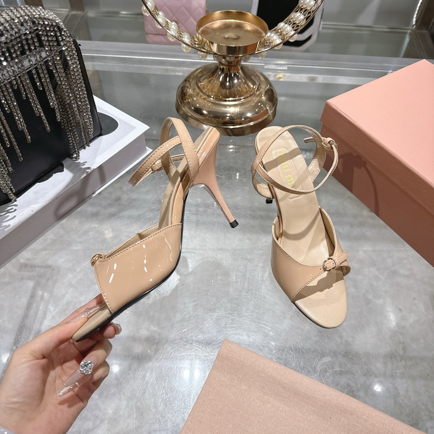 【Miu Miu】走秀新款2026春夏新款罗马小猫跟 凉鞋