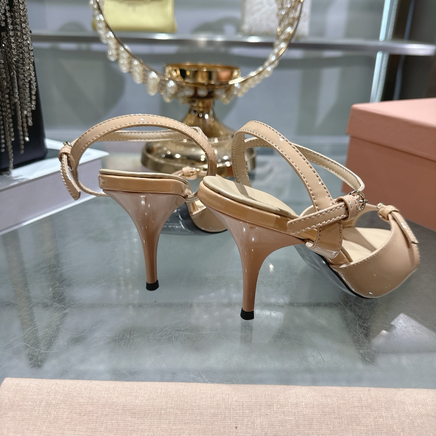 【Miu Miu】走秀新款2026春夏新款罗马小猫跟 凉鞋