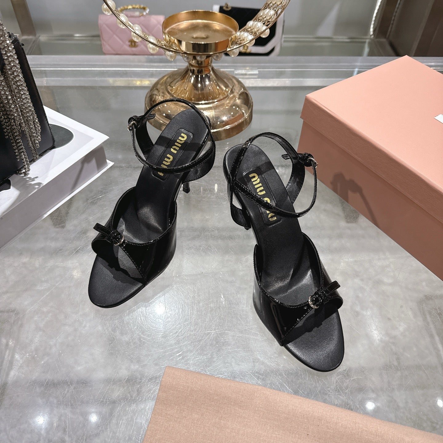 【Miu Miu】走秀新款2026春夏新款罗马小猫跟 凉鞋