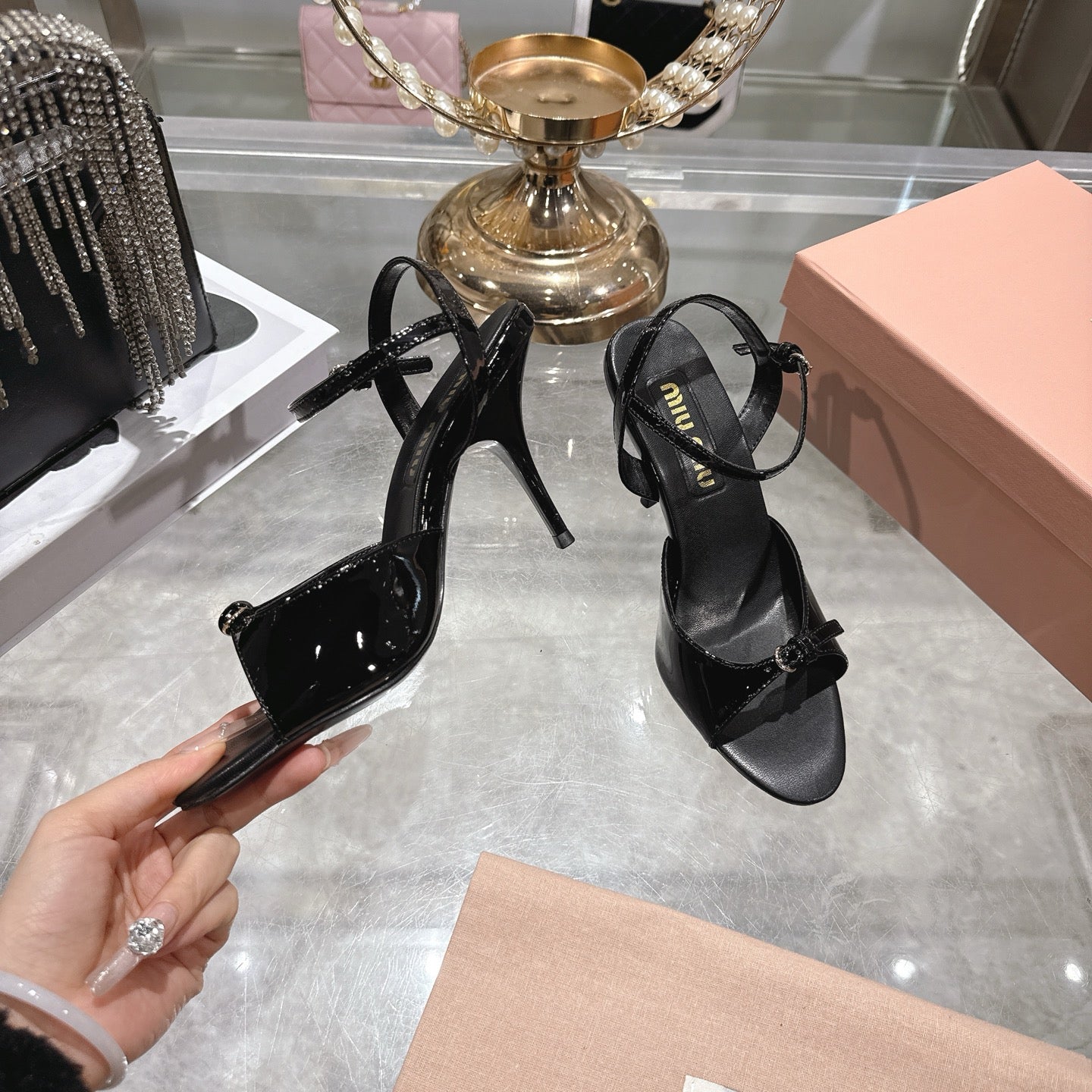 【Miu Miu】走秀新款2026春夏新款罗马小猫跟 凉鞋