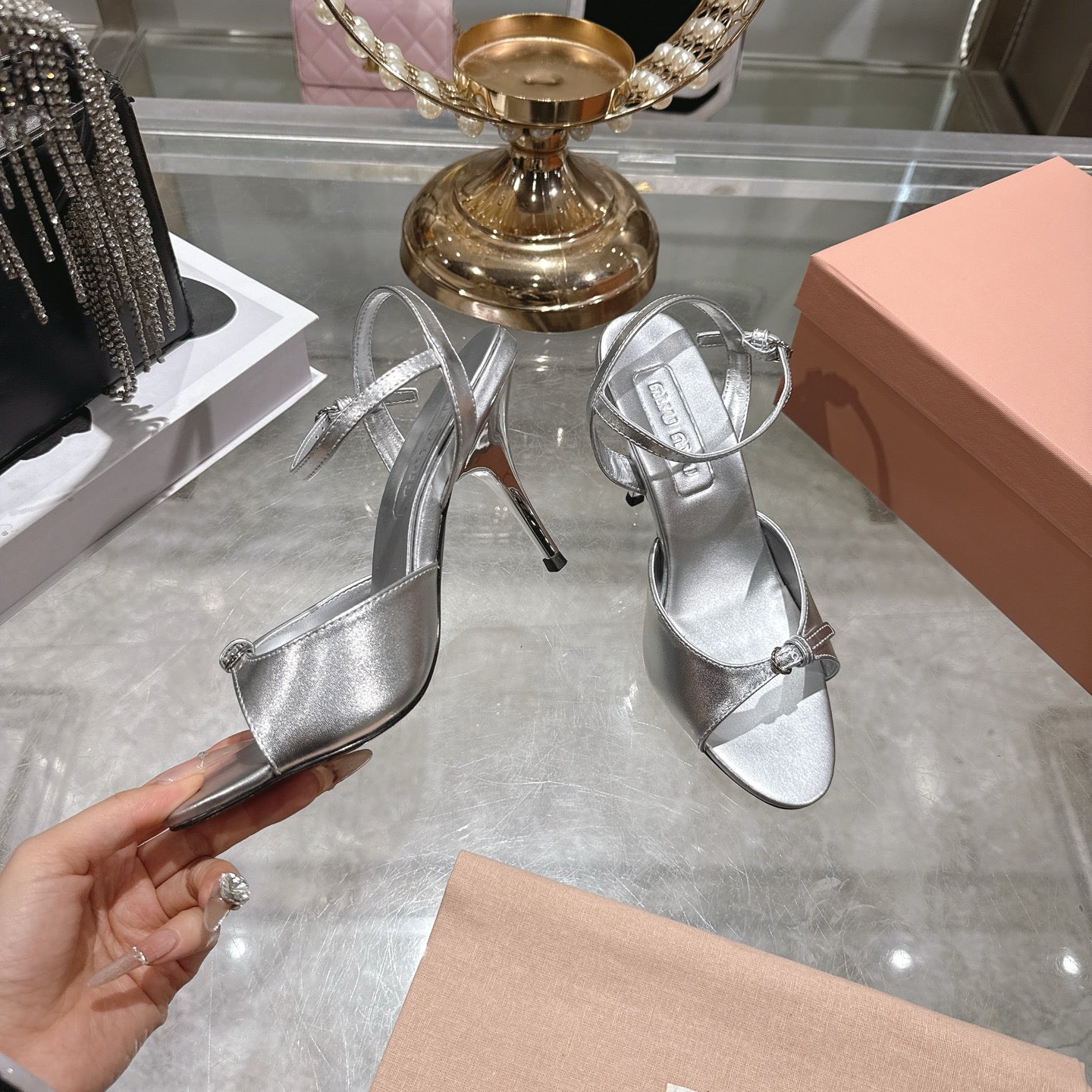 【Miu Miu】走秀新款2026春夏新款罗马小猫跟 凉鞋