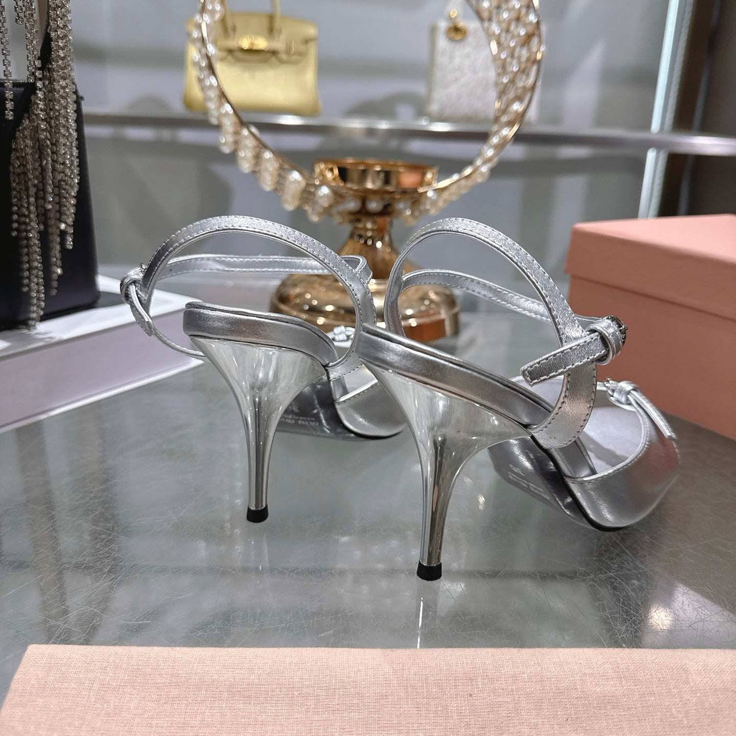 【Miu Miu】走秀新款2026春夏新款罗马小猫跟 凉鞋