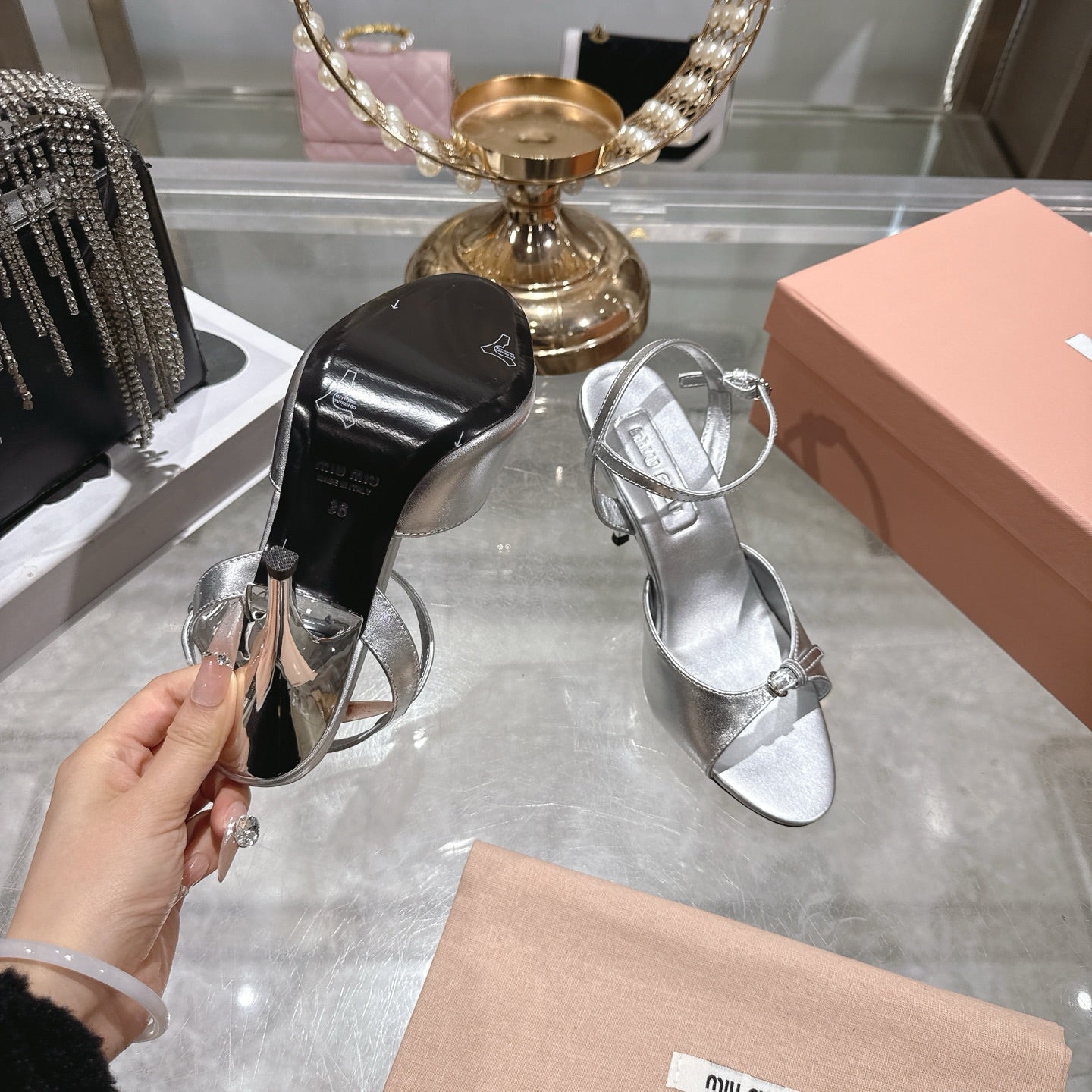 【Miu Miu】走秀新款2026春夏新款罗马小猫跟 凉鞋