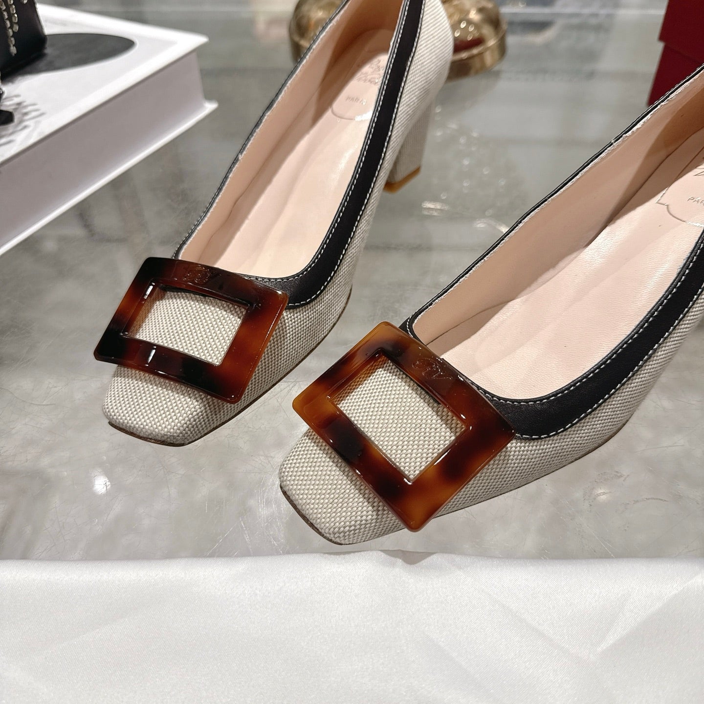 【RV】新款方扣方头凉鞋